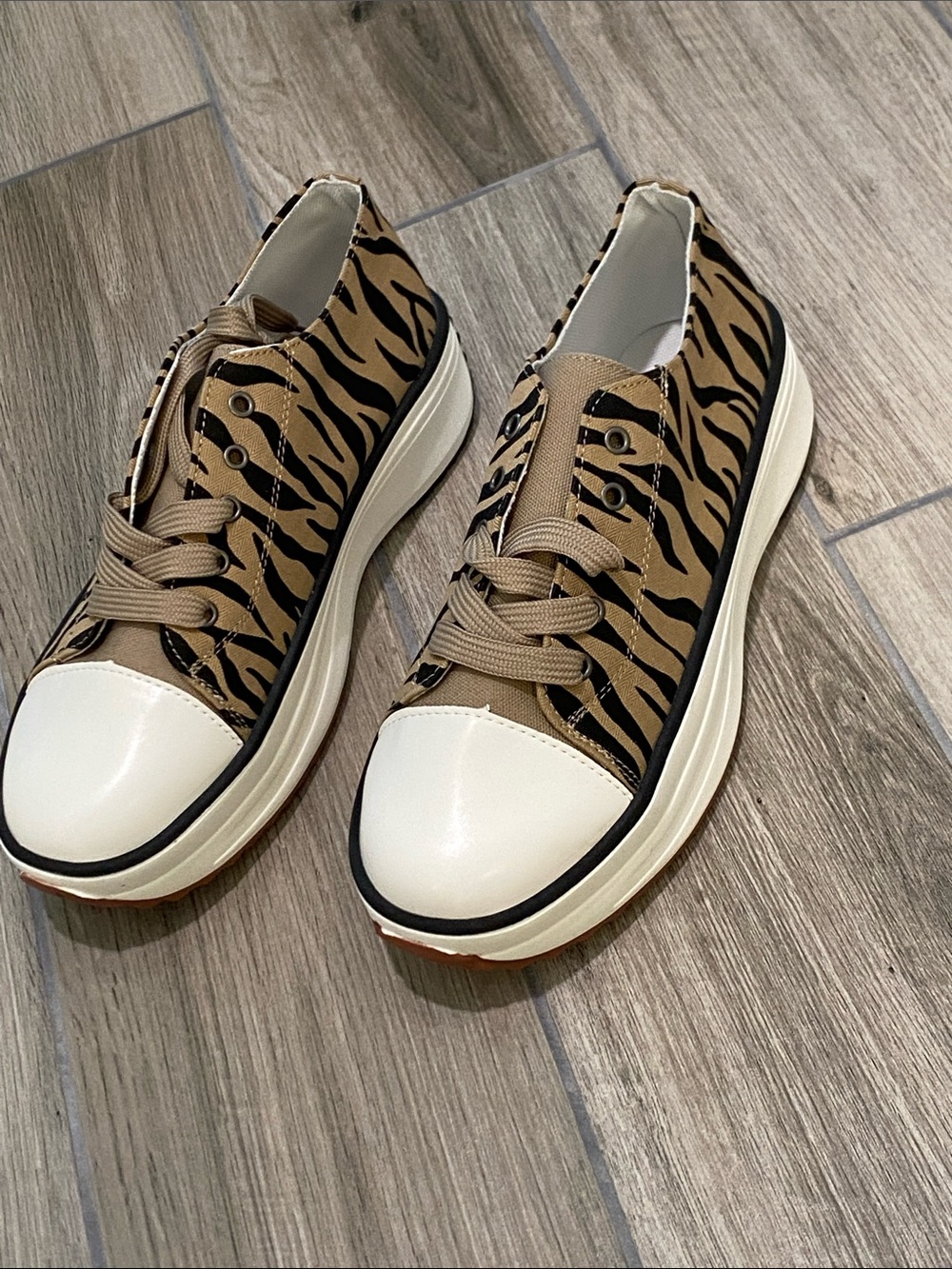 Tiger Stripe Platform Sneakers - Tan & Black
